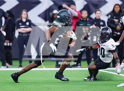 Thumbnail 3 in Iowa Colony vs. Randle (UIL 5A D2 Football Region III Quarterfinal) photogallery.