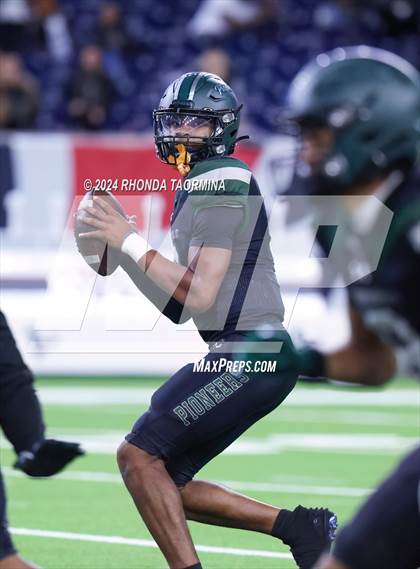Thumbnail 2 in Iowa Colony vs. Randle (UIL 5A D2 Football Region III Quarterfinal) photogallery.