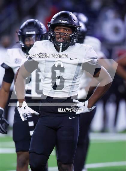 Thumbnail 1 in Iowa Colony vs. Randle (UIL 5A D2 Football Region III Quarterfinal) photogallery.