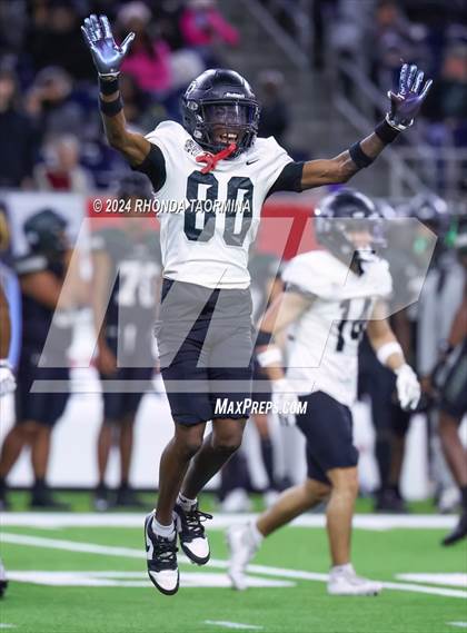 Thumbnail 2 in Iowa Colony vs. Randle (UIL 5A D2 Football Region III Quarterfinal) photogallery.