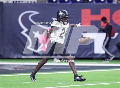 Thumbnail 3 in Iowa Colony vs. Randle (UIL 5A D2 Football Region III Quarterfinal) photogallery.