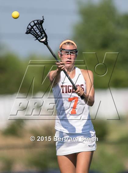 Thumbnail 3 in Amherst Central vs. Lake Shore (Section 6 Class C Final) photogallery.