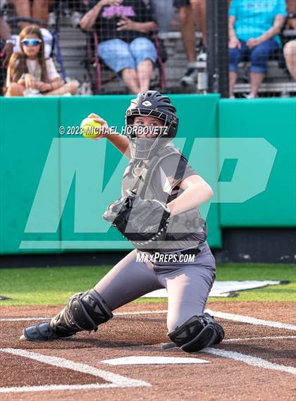 Thumbnail 1 in Keller vs. Guyer (UIL 6A Regional Final) photogallery.