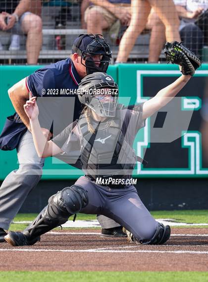Thumbnail 3 in Keller vs. Guyer (UIL 6A Regional Final) photogallery.