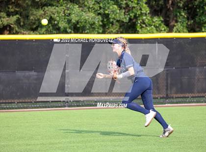 Thumbnail 2 in Keller vs. Guyer (UIL 6A Regional Final) photogallery.