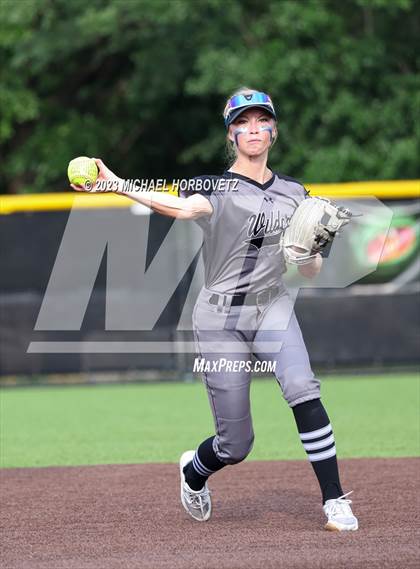 Thumbnail 2 in Keller vs. Guyer (UIL 6A Regional Final) photogallery.