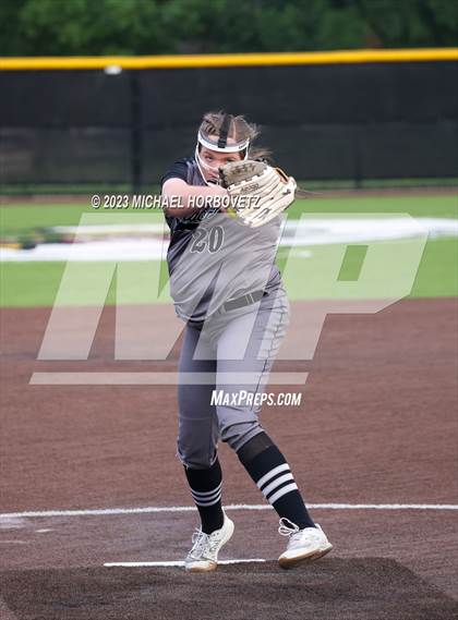 Thumbnail 1 in Keller vs. Guyer (UIL 6A Regional Final) photogallery.