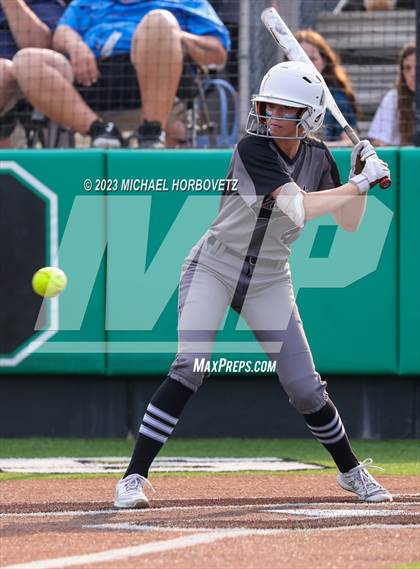 Thumbnail 2 in Keller vs. Guyer (UIL 6A Regional Final) photogallery.