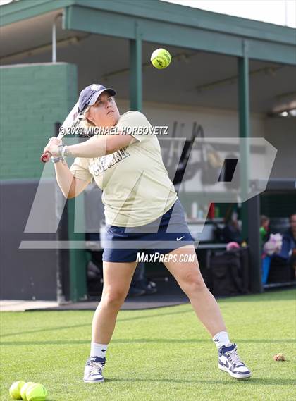 Thumbnail 2 in Keller vs. Guyer (UIL 6A Regional Final) photogallery.