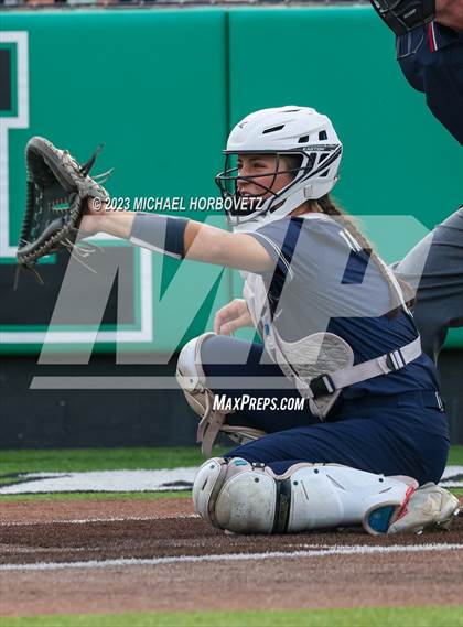 Thumbnail 3 in Keller vs. Guyer (UIL 6A Regional Final) photogallery.