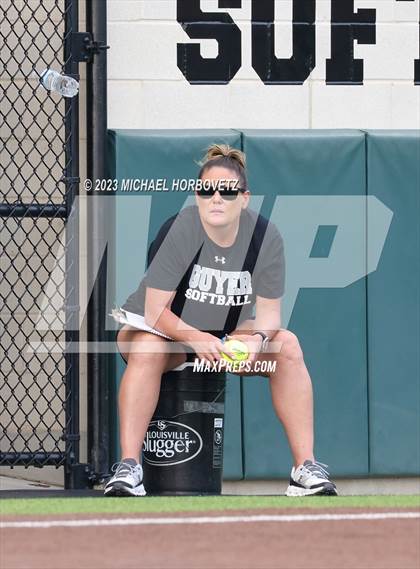 Thumbnail 3 in Keller vs. Guyer (UIL 6A Regional Final) photogallery.