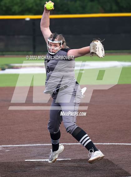 Thumbnail 2 in Keller vs. Guyer (UIL 6A Regional Final) photogallery.