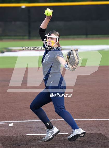 Thumbnail 2 in Keller vs. Guyer (UIL 6A Regional Final) photogallery.