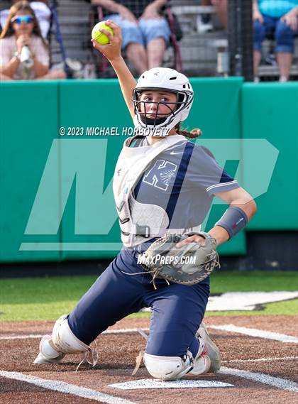 Thumbnail 3 in Keller vs. Guyer (UIL 6A Regional Final) photogallery.