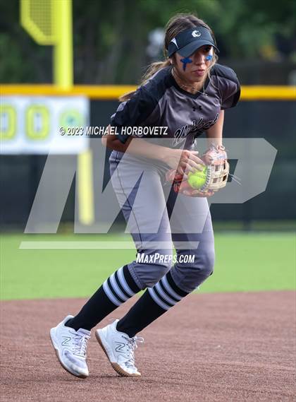 Thumbnail 3 in Keller vs. Guyer (UIL 6A Regional Final) photogallery.