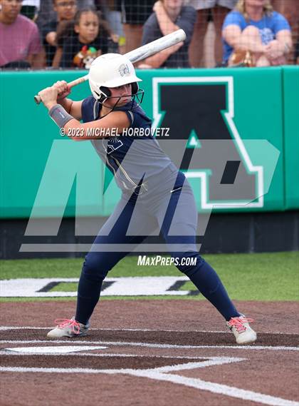 Thumbnail 2 in Keller vs. Guyer (UIL 6A Regional Final) photogallery.