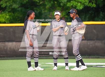 Thumbnail 3 in Keller vs. Guyer (UIL 6A Regional Final) photogallery.