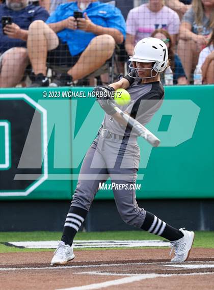Thumbnail 1 in Keller vs. Guyer (UIL 6A Regional Final) photogallery.