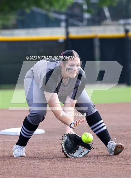 Thumbnail 3 in Keller vs. Guyer (UIL 6A Regional Final) photogallery.
