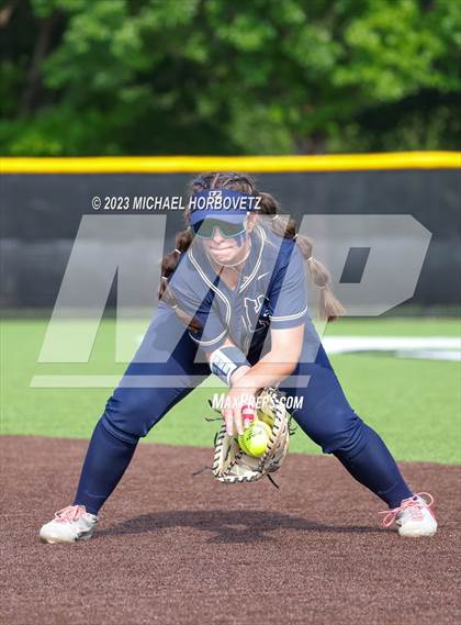 Thumbnail 3 in Keller vs. Guyer (UIL 6A Regional Final) photogallery.