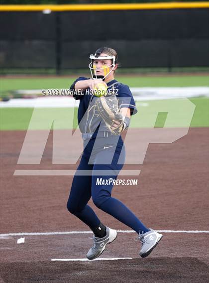 Thumbnail 1 in Keller vs. Guyer (UIL 6A Regional Final) photogallery.