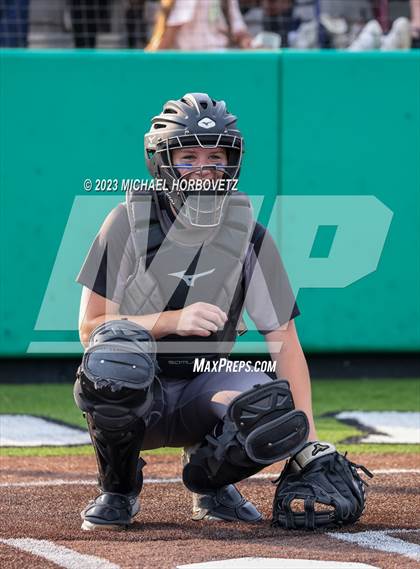 Thumbnail 1 in Keller vs. Guyer (UIL 6A Regional Final) photogallery.