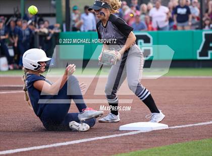 Thumbnail 2 in Keller vs. Guyer (UIL 6A Regional Final) photogallery.