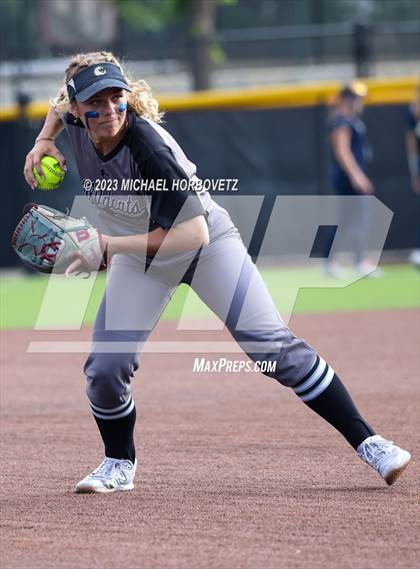 Thumbnail 1 in Keller vs. Guyer (UIL 6A Regional Final) photogallery.