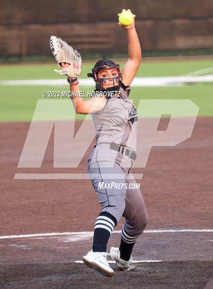 Thumbnail 3 in Keller vs. Guyer (UIL 6A Regional Final) photogallery.