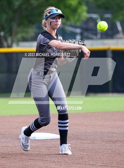 Thumbnail 2 in Keller vs. Guyer (UIL 6A Regional Final) photogallery.
