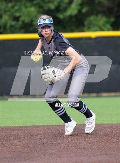 Thumbnail 2 in Keller vs. Guyer (UIL 6A Regional Final) photogallery.