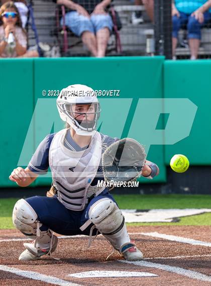 Thumbnail 2 in Keller vs. Guyer (UIL 6A Regional Final) photogallery.