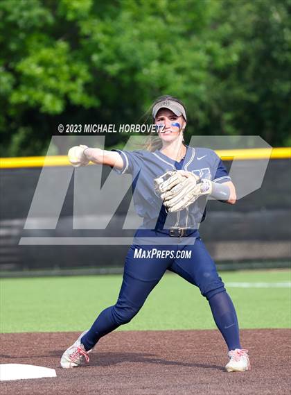 Thumbnail 3 in Keller vs. Guyer (UIL 6A Regional Final) photogallery.