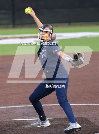Thumbnail 1 in Keller vs. Guyer (UIL 6A Regional Final) photogallery.