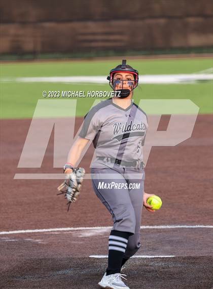 Thumbnail 3 in Keller vs. Guyer (UIL 6A Regional Final) photogallery.