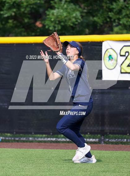 Thumbnail 1 in Keller vs. Guyer (UIL 6A Regional Final) photogallery.