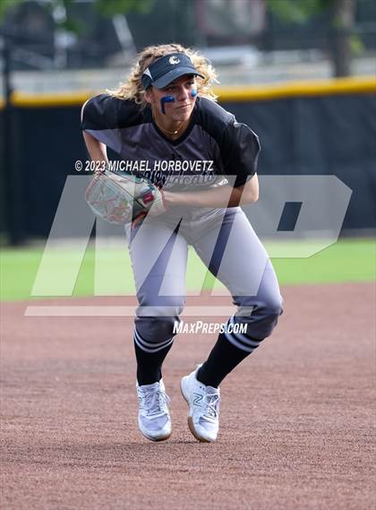 Thumbnail 3 in Keller vs. Guyer (UIL 6A Regional Final) photogallery.