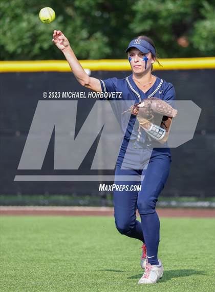 Thumbnail 1 in Keller vs. Guyer (UIL 6A Regional Final) photogallery.