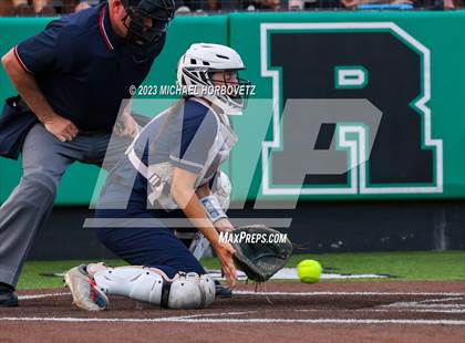Thumbnail 3 in Keller vs. Guyer (UIL 6A Regional Final) photogallery.