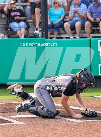 Thumbnail 1 in Keller vs. Guyer (UIL 6A Regional Final) photogallery.