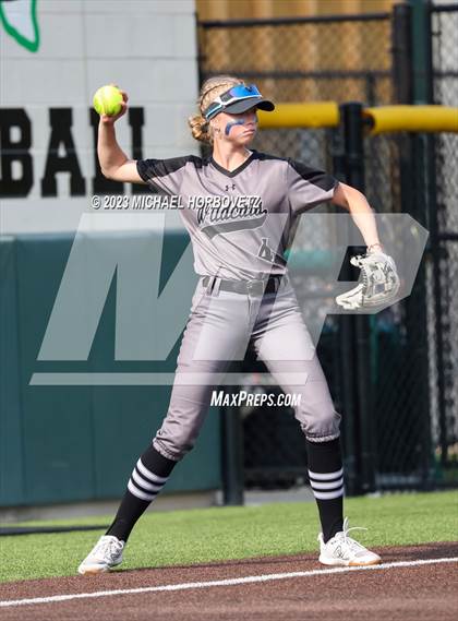Thumbnail 2 in Keller vs. Guyer (UIL 6A Regional Final) photogallery.