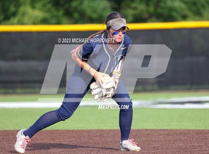 Thumbnail 3 in Keller vs. Guyer (UIL 6A Regional Final) photogallery.