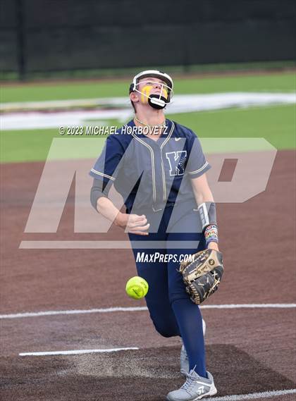 Thumbnail 3 in Keller vs. Guyer (UIL 6A Regional Final) photogallery.