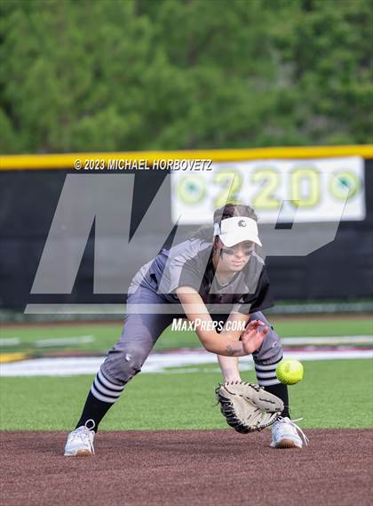 Thumbnail 2 in Keller vs. Guyer (UIL 6A Regional Final) photogallery.