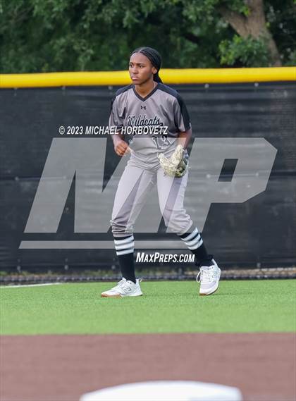 Thumbnail 1 in Keller vs. Guyer (UIL 6A Regional Final) photogallery.