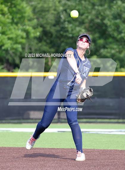 Thumbnail 1 in Keller vs. Guyer (UIL 6A Regional Final) photogallery.