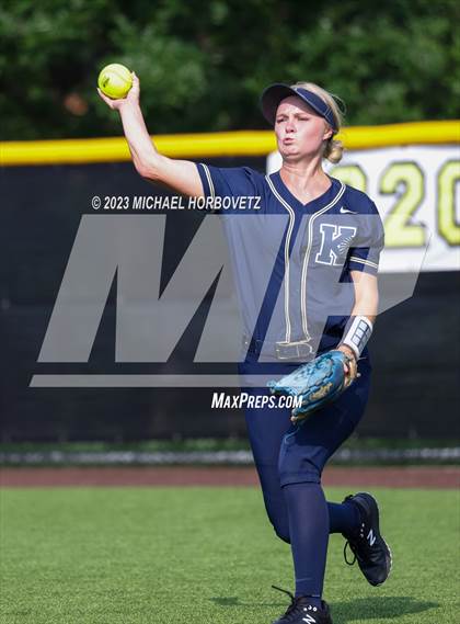 Thumbnail 1 in Keller vs. Guyer (UIL 6A Regional Final) photogallery.