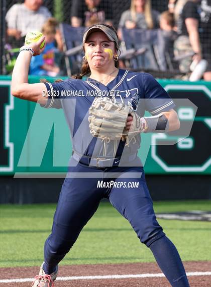 Thumbnail 1 in Keller vs. Guyer (UIL 6A Regional Final) photogallery.