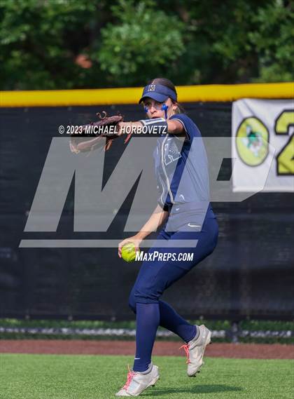 Thumbnail 3 in Keller vs. Guyer (UIL 6A Regional Final) photogallery.