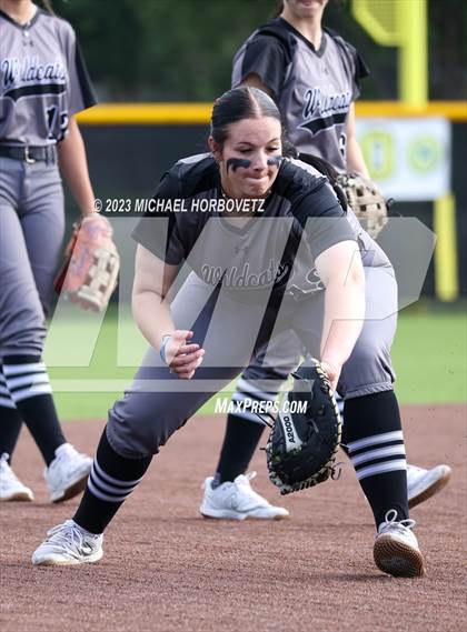 Thumbnail 3 in Keller vs. Guyer (UIL 6A Regional Final) photogallery.